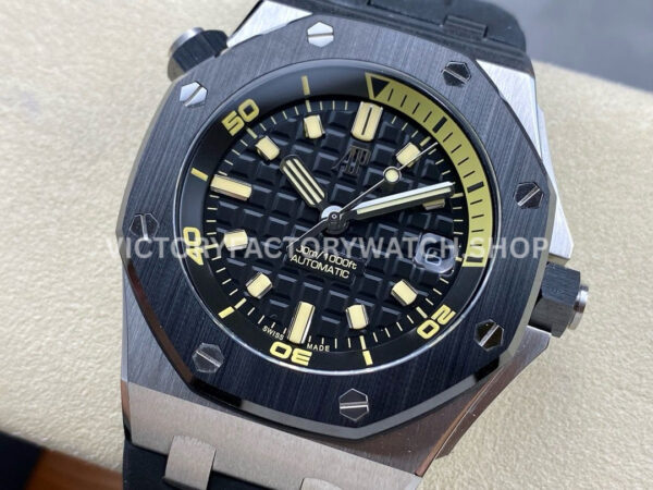ZF Factory Audemars Piguet Royal Oak Offshore Diver 15720CN.OO.A002CA.01 42m ( (3) ZF Factory Audemars Piguet Royal Oak Offshore Diver 15720CN.OO.A002CA.01 42mm White Gold Rubber Strap Black Dial