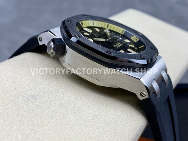 ZF Factory Audemars Piguet Royal Oak Offshore Diver 15720CN.OO.A002CA.01 42m ( (8) ZF Factory Audemars Piguet Royal Oak Offshore Diver 15720CN.OO.A002CA.01 42mm White Gold Rubber Strap Black Dial