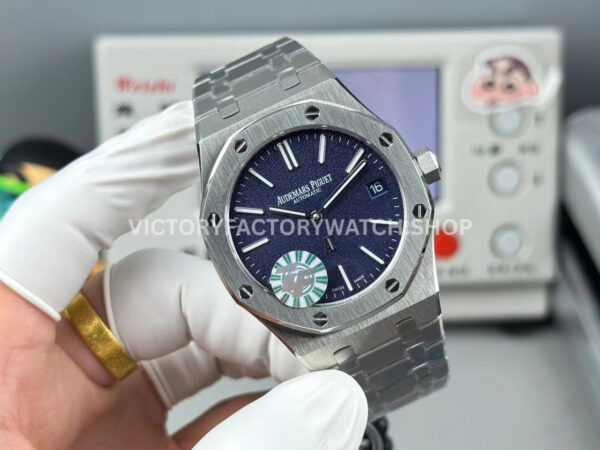 ZF Factory Audemars Piguet Royal Oak Jumbo 16202BC.OO.1240BC.02 Extra Thin 39mm White Gold Grainy Effect Blue Dial