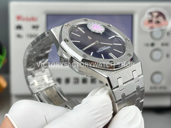 ZF Factory Audemars Piguet Royal Oak Jumbo 16202BC.OO.1240BC.02 Extra Thin 39mm White Gold Grainy Effect Blue Dial