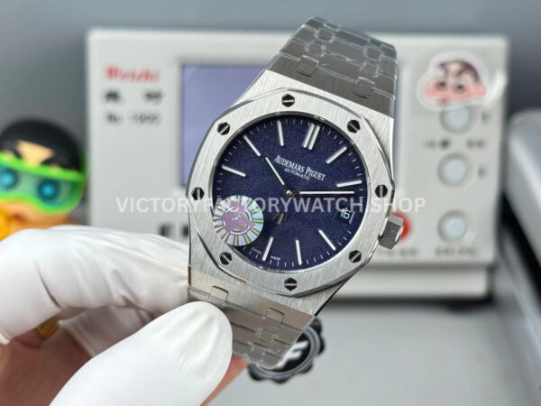 ZF Factory Audemars Piguet Royal Oak Jumbo 16202BC.OO.1240BC.02 Extra Thin 39mm White Gold Grainy Effect Blue Dial