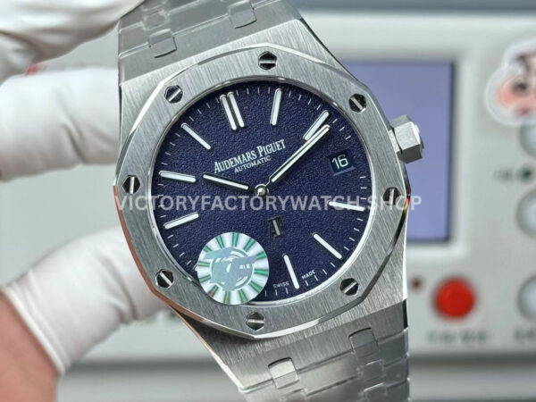ZF Factory Audemars Piguet Royal Oak Jumbo 16202BC.OO.1240BC.02 Extra Thin 39mm White Gold Grainy Effect Blue Dial