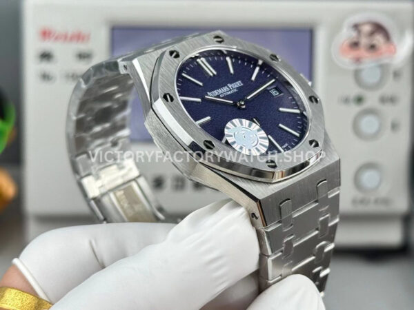 ZF Factory Audemars Piguet Royal Oak Jumbo 16202BC.OO.1240BC.02 Extra Thin 39mm White Gold Grainy Effect Blue Dial