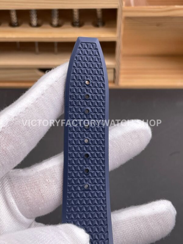 8F Factory Vacheron Constantin Overseas 4520V/210R-B705 41mm Rode Gold Rubber Strap Blue Dial