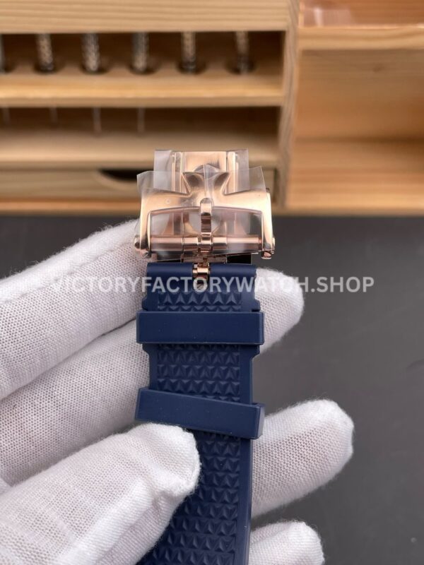 8F Factory Vacheron Constantin Overseas 4520V/210R-B705 41mm Rode Gold Rubber Strap Blue Dial