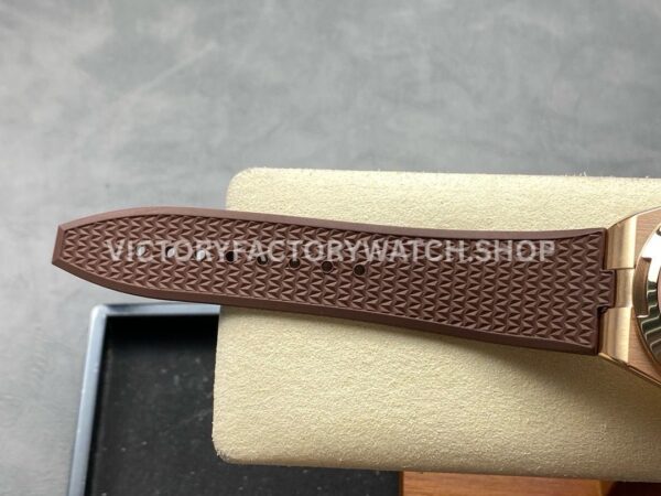 GR Factory Vacheron Constantin Moonphase Retrograde Da (4) GR Factory Vacheron Constantin Moonphase Retrograde Date Overseas 41mm Rose Gold Brown Rubber Strap Silver Dial