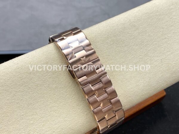 GR Factory Vacheron Constantin Moonphase Retrograde Date Overs (8) GR Factory Vacheron Constantin Moonphase Retrograde Date Overseas 41mm Full Rose Gold Silver Dial