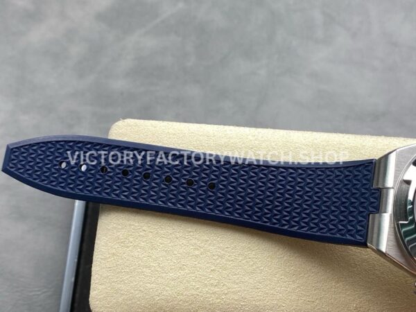 GR Factory Vacheron Constantin Overseas Dual Time 7900V-110A-B334 41mm Steel (5) GR Factory Vacheron Constantin Overseas Dual Time 7900V/110A-B334 41mm Steel Rubber Strap Blue Dial