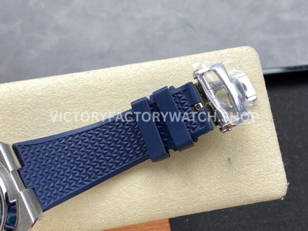 GR Factory Vacheron Constantin Overseas Dual Time 7900V-110A-B334 41mm Steel R (1) GR Factory Vacheron Constantin Overseas Dual Time 7900V/110A-B334 41mm Steel Rubber Strap Blue Dial