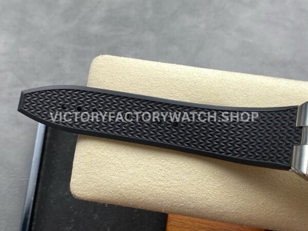 GR Factory Vacheron Constantin Overseas Dual Time 7900V-110A-B546 41mm Stee (6) GR Factory Vacheron Constantin Overseas Dual Time 7900V/110A-B546 41mm Steel Rubber Strap Black Dial