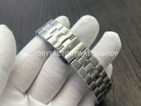 MKF Factory Vacheron Constantin Overseas Dual Time 7900V110A-B333 Silver Dial (5) MKF Factory Vacheron Constantin Overseas Dual Time 7900V/110A-B333 41mm Silver Dial