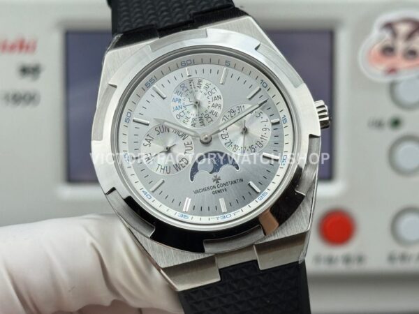 TW Factory Vacheron Constantin Overseas Perpetual Calendar 4300V 41.5mm Rubber Strap Silver Dial