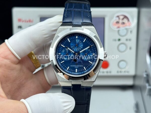 TW Factory Vacheron Constantin Overseas Perpetual Calendar 4300V 220G B945 41.5mm white gold leather strap blue dial replica watch