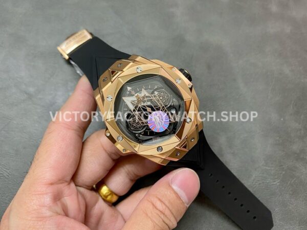 BBF Factory Hublot Big Bang Sang Bleu II 45mm 418.OX.1108.RX.MXM19 Rose Gold B (5) BBF Factory Hublot Big Bang Sang Bleu II 418.OX.1108.RX.MXM19 45mm Rose Gold Black Rubber Strap Black Skeletonized Dial