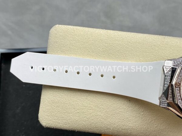 HB Factory Hublot Classic Fusion 550.NS.2200.RW.1804.ORL20 40mm Diamond Steel White Rubber Strap White Dial