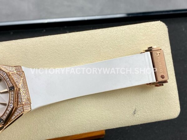 HB Factory Hublot Classic Fusion 550.OS.2200.RW.1604.ORL20 40mm Rose Gold White Rubber Strap Diamond Bezel White Dial