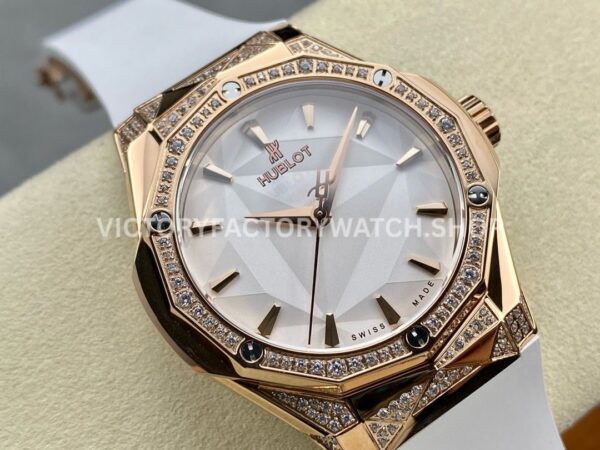 HB Factory Hublot Classic Fusion 550.OS.2200.RW.1804.ORL20 40mm Diamond Rose Gold White Rubber Strap White Dial