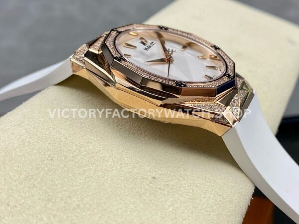 HB Factory Hublot Classic Fusion 550.OS.2200.RW.1804.ORL20 40mm Diamond Rose Gold White Rubber Strap White Dial