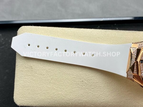 HB Factory Hublot Classic Fusion 550.OS.2200.RW.1804.ORL20 40mm Diamond Rose Gold White Rubber Strap White Dial