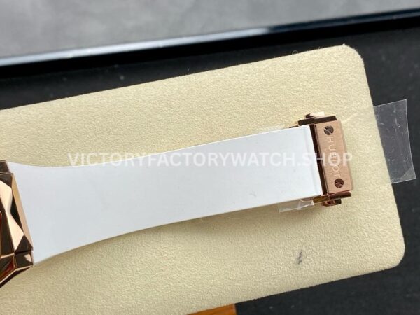 HB Factory Hublot Classic Fusion 550.OS.2200.RW.ORL20 40mm Rose Gold White Rubber Strap White Dial