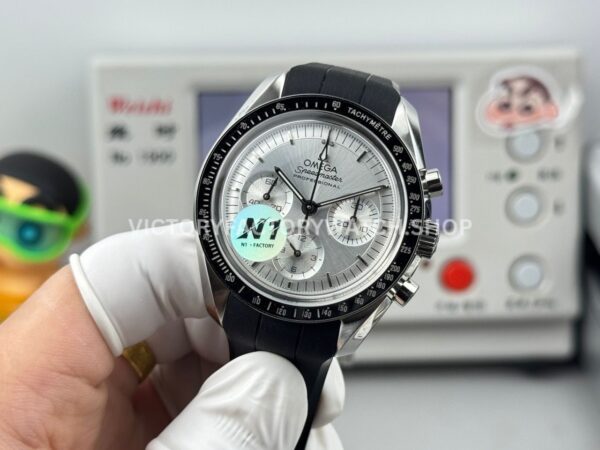 N1 Factory Omega Speedmaster Professional Moonwatch 310.63.42.50.02.001 Steel Rubber Strap Silver Dial (2) N1 Factory Omega Speedmaster Professional Moonwatch 310.63.42.50.02.001 42mm Steel Rubber Strap Silver Dial