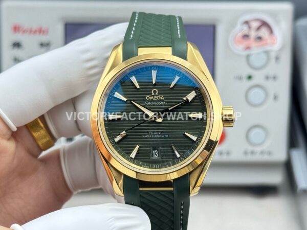 OVS Factory Omega Seamaster Aqua Terra 220.52.41.21.10.001 41mm Rose Gold Green Rubber Strap Green Dial (7) OVS Factory Omega Seamaster Aqua Terra 220.52.41.21.10.001 41mm rose gold green rubber strap green dial