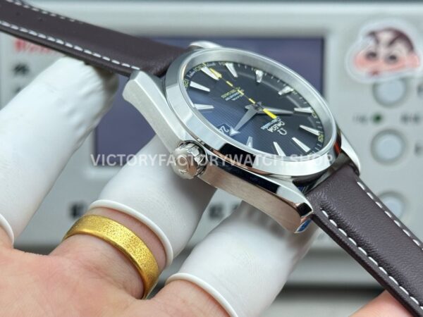 OVS Factory Omega Seamaster Aqua Terra 231.12.42.21.01.001 41mm Steel Brown Leather Strap Black Dial