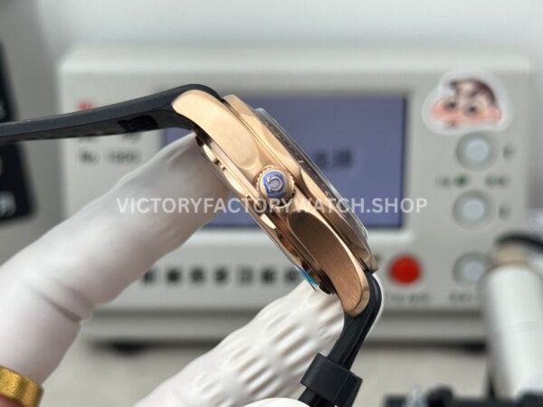 OVS Factory Omega Seamaster Diver 300M 210.90.42.20.01.003 42Replica Watchmm Bronze Gold Rubber Strap Black Dial