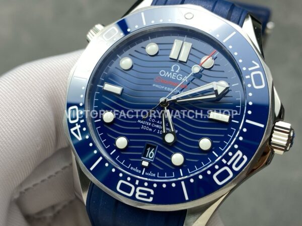 VS Factory Omega Seamaster Diver 300 M 210.32.42.20.03.001 42mm Blue Dial (3) VS Factory Omega Seamaster Diver 300M 210.32.42.20.03.001 42mm Blue Rubber Strap Blue Dial