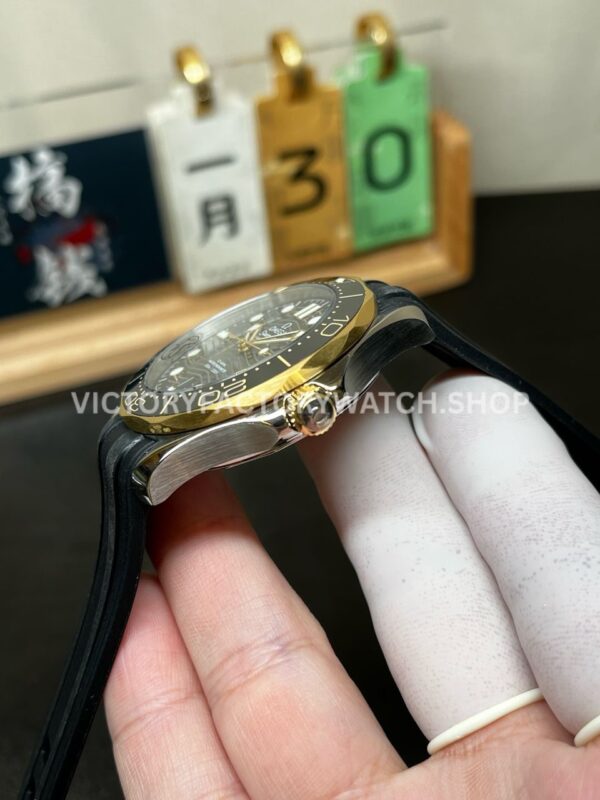 VS Factory Omega Seamaster Diver 300M 210.22.42.20.01.001 42mm Half Yellow Gold Rubber Strap Black Dial (3) VS Factory Omega Seamaster Diver 300M 210.22.42.20.01.001 42mm Half Yellow Gold Rubber Strap Black Dial