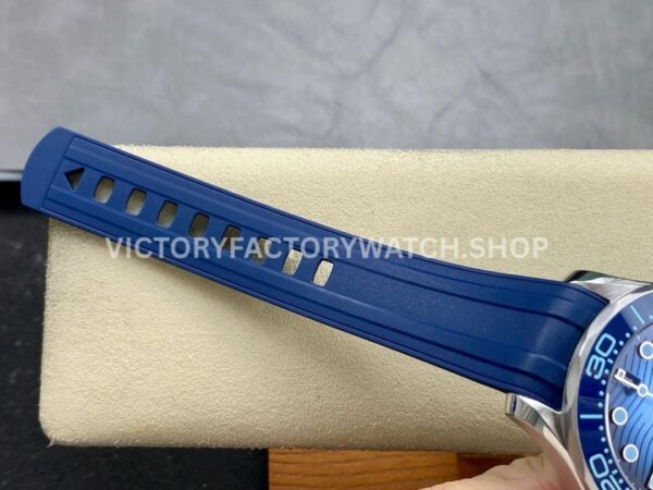 VS Factory Omega Seamaster Diver 300M 210.32.42.20.03.002 42mm Steel Blue Rubber Strap Blue Dial (3) VS Factory Omega Seamaster Diver 300M 210.32.42.20.03.002 42mm Steel Blue Rubber Strap Light Blue Dial
