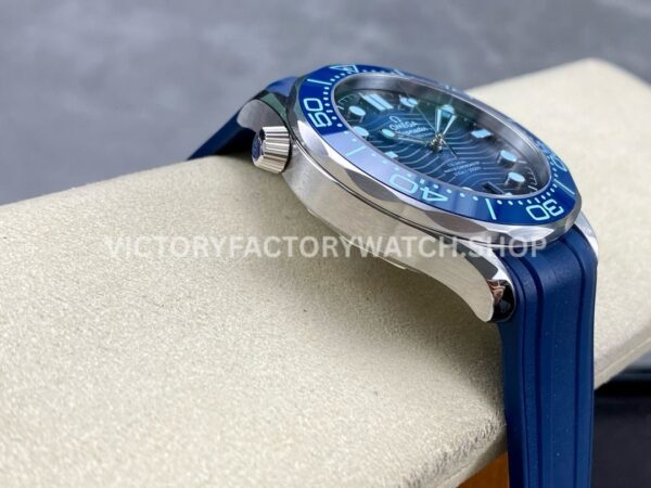 VS Factory Omega Seamaster Diver 300M 210.32.42.20.03.002 42mm Steel Blue Rubber Strap Blue Dial (8) VS Factory Omega Seamaster Diver 300M 210.32.42.20.03.002 42mm Steel Blue Rubber Strap Light Blue Dial