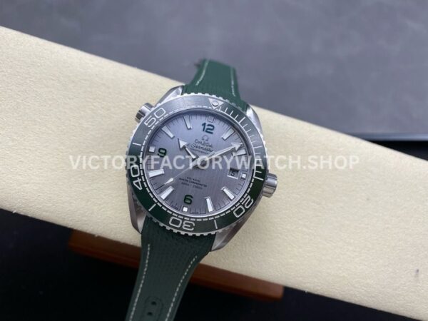 VS Factory Omega Seamaster Planet Ocean 600M 215.32.44.21.06.001 43.5mm Green Rubber Strap Arabic Numerals Grey Dial