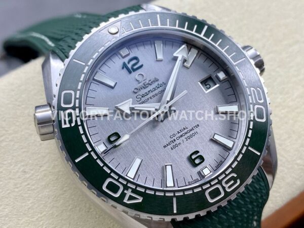 VS Factory Omega Seamaster Planet Ocean 600M 215.32.44.21.06.001 43.5mm Green Rubber Strap Arabic Numerals Grey Dial
