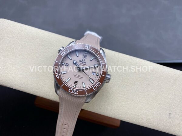 VS Factory Omega Seamaster Planet Ocean 600M 215.32.44.21.09.001 43.5mm Beige Rubber Strap Arabic Numerals Beige Dial