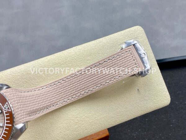 VS Factory Omega Seamaster Planet Ocean 600M 215.32.44.21.09.001 43.5mm Beige Rubber Strap Arabic Numerals Beige Dial