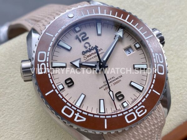 VS Factory Omega Seamaster Planet Ocean 600M 215.32.44.21.09.001 43.5mm Beige Rubber Strap Arabic Numerals Beige Dial