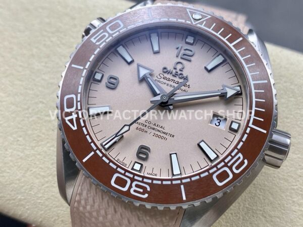 VS Factory Omega Seamaster Planet Ocean 600M 215.32.44.21.09.001 43.5mm Beige Rubber Strap Arabic Numerals Beige Dial