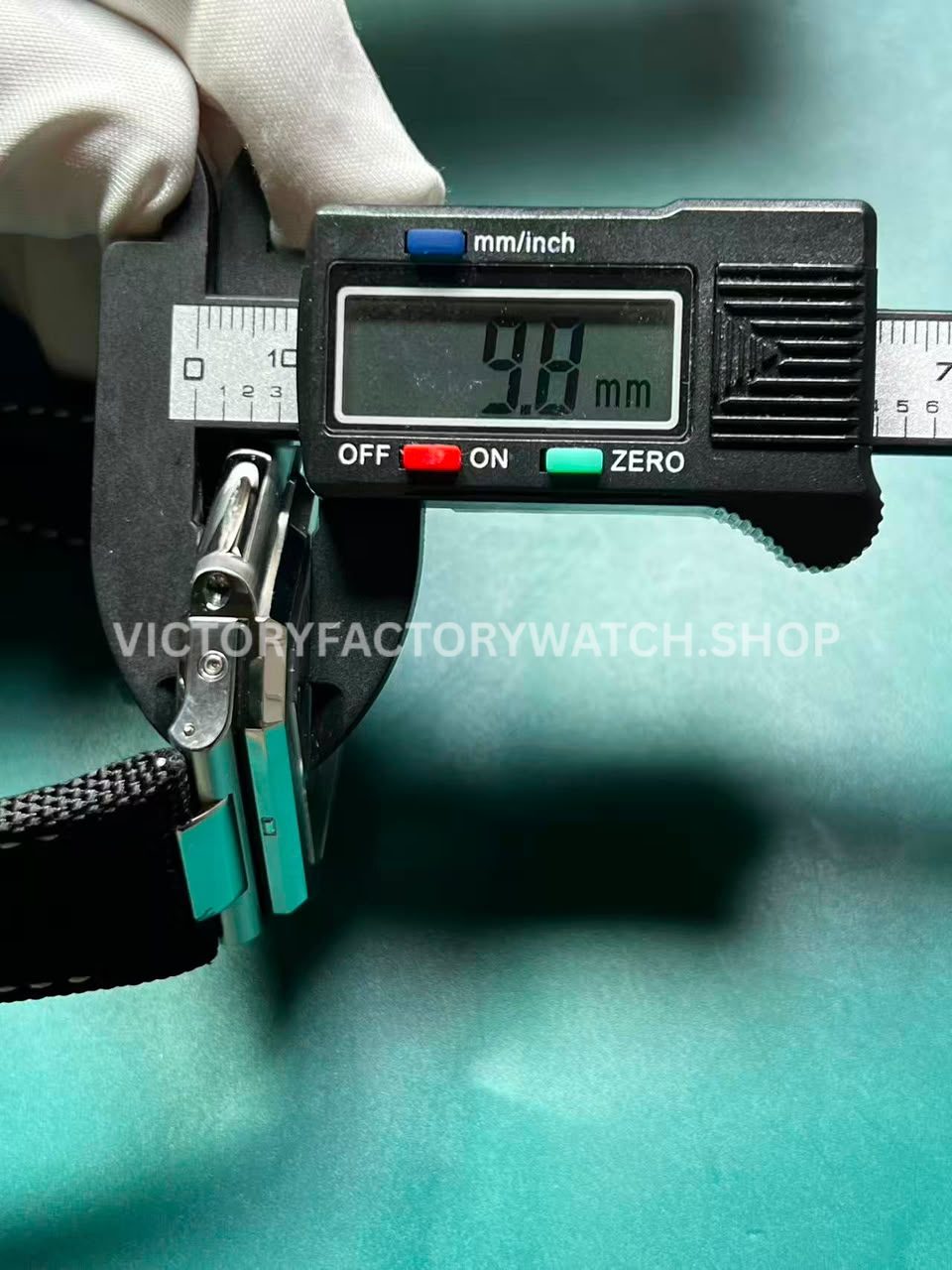 P1 Factory Cubitus 5822 43mm case and sapphire crystal details