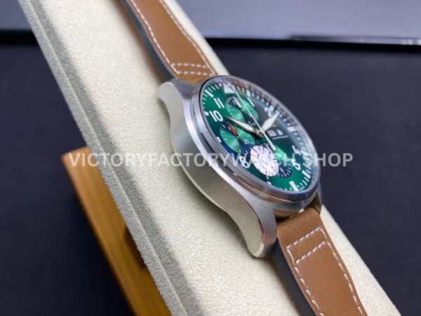 ZF Factory IWC Pilot Chronograph IW377726 43mm Steel Leather Strap Arabic Numerals Green Dial (5) ZF Factory IWC Pilot Chronograph IW377726 43mm Steel Brown Leather Strap Arabic Numerals Green Dial