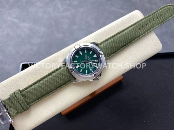 BLS Factory Breitling Avenger A17328101L1X1 42mm Steel Calf skin Strap Green Dial (4) BLS Factory Breitling Avenger A17328101L1X1 42mm Steel Calf skin Strap Green Dial