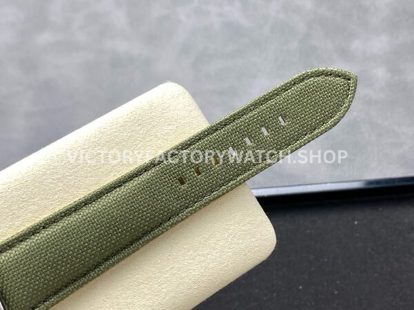 BLS Factory Breitling Avenger A32320101L1A1 44mm Steel Calf Skin Strap Red GMT Needle Green Dial (7) BLS Factory Breitling Avenger A32320101L1A1 44mm Steel Calf Skin Strap Red GMT Needle Green Dial