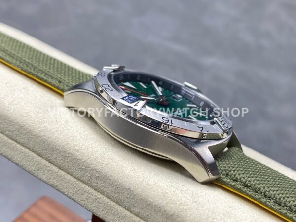 BLS Factory Breitling Avenger A32320101L1A1 44mm Steel Calf Skin Strap Red GMT Needle Green Dial (9) BLS Factory Breitling Avenger A32320101L1A1 44mm Steel Calf Skin Strap Red GMT Needle Green Dial