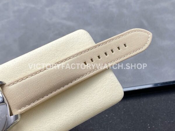 BLS Factory Breitling Avenger B01 Chronograph AB0147101A1X1 44mm Steel Calf Skin Strap Champagne Dial