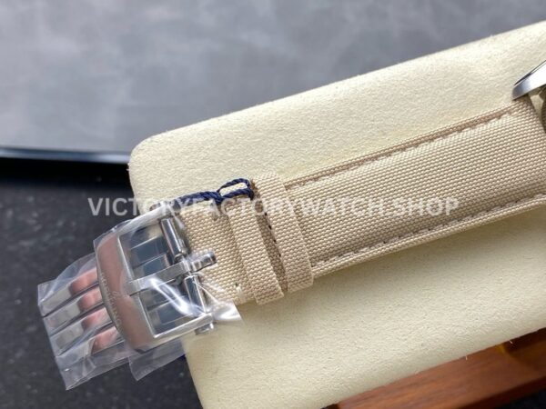 BLS Factory Breitling Avenger B01 Chronograph AB0147101A1X1 44mm Steel Calf Skin Strap Champagne Dial