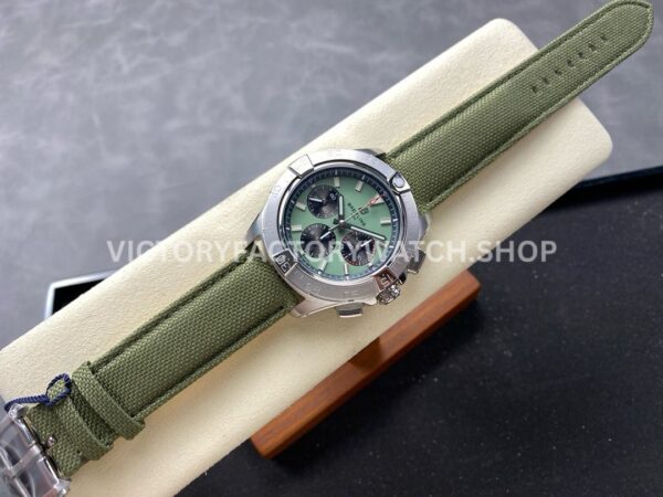 BLS Factory Breitling Avenger B01 Chronograph AB0147101L1X1 44mm Steel Calf Skin Strap Green Dial