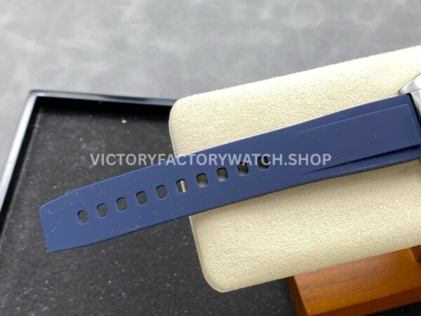 BLS Factory Breitling Chronomat GMT 40mm Rubber Strap Blue GMT Needle Blue Dial (2) BLS Factory Breitling Chronomat GMT 40mm Rubber Strap Blue GMT Needle Blue Dial