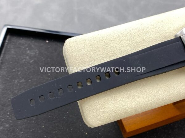 BLS Factory Breitling Chronomat GMT A32398101B1A1 40mm Rubber Strap Red GMT Needle Black Dial (1) BLS Factory Breitling Chronomat GMT A32398101B1A1 40mm Rubber Strap Red GMT Needle Black Dial