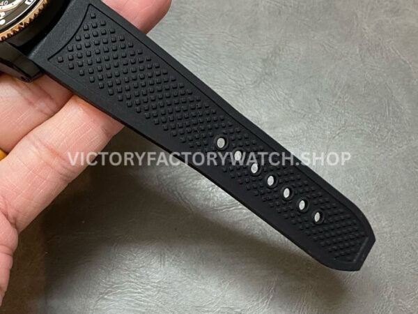 F5 Factory Cartier Calibre de Cartier Diver W2CA0004 42mm Steel Rubber Strap Roman Numerals Black Dial (9) F5 Factory Cartier Calibre de Cartier Diver W2CA0004 42mm Black Steel Rubber Strap Roman Numerals Black Dial