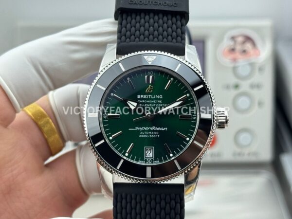 GF Breitling Superocean Heritage B31 AB3111361L1A1 green dial rubber